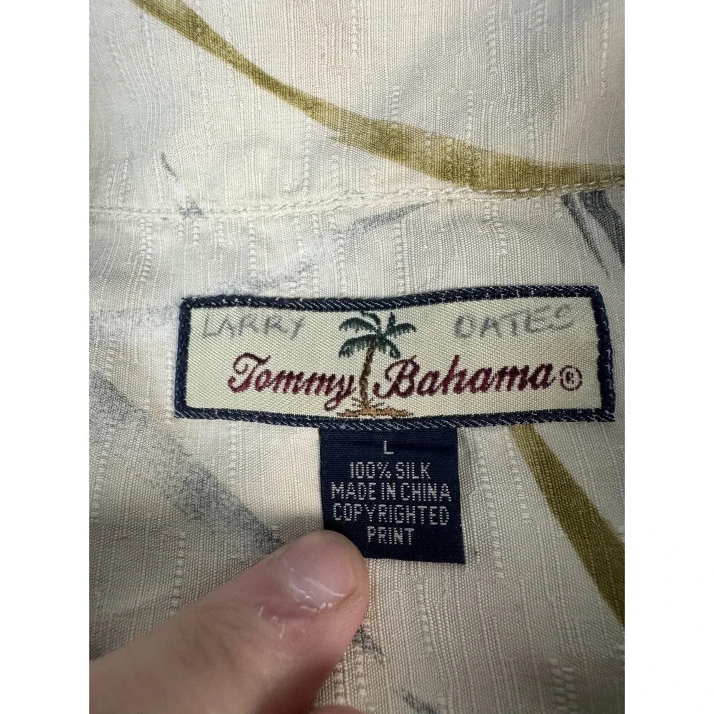 Tommy Bahama Shirt Mens Large Beige Silk Hawaiian Leaf Print Button‎ Up Camp